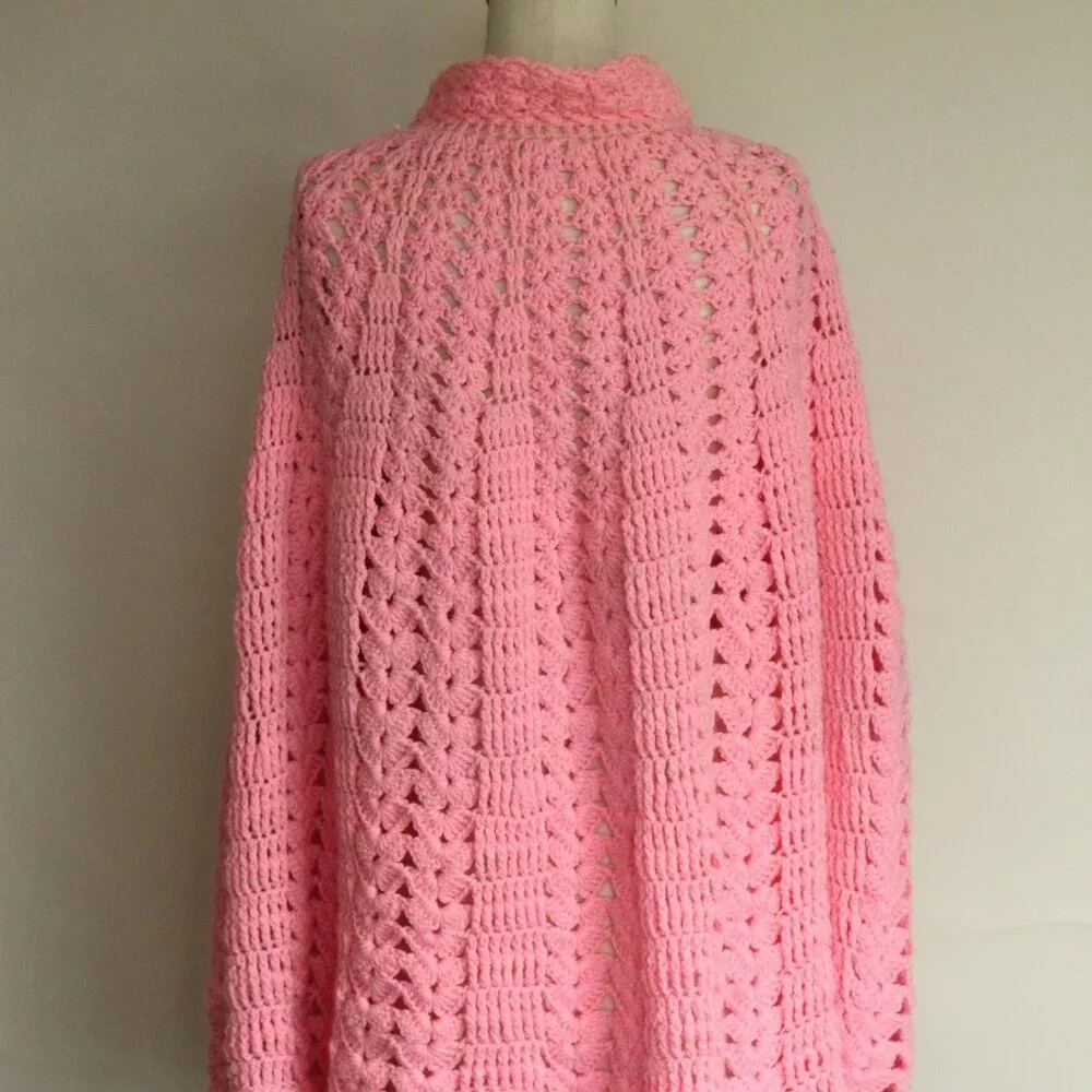 Vintage 1960s 1970s Poncho Shawl, Pink Knit or Crochet with Buttons Cape Wrap - Picture 10 of 10